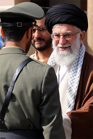 شما جوانها یکی از مهمترین مسیولیت‌ های کشور را بر عهده میگیرید
