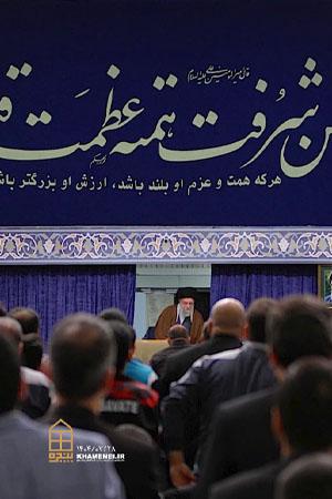 «پنجره»ای به لحظه ورود رهبر انقلاب با ضرب مرشد و اجرای حرکات ورزش زورخانهای